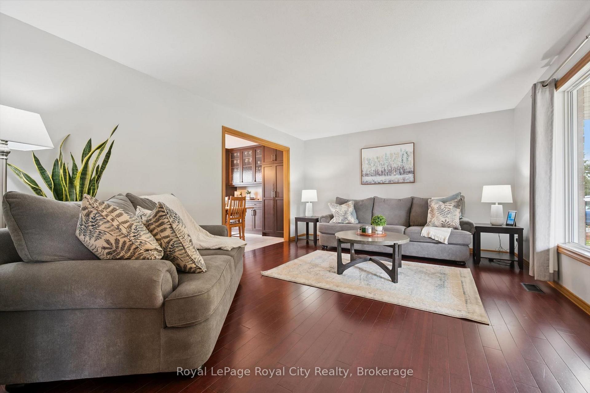 Photo 5 of 24 Greenwich Drive, Guelph, Willow West/Sugarbush/West Acres — HOMEH