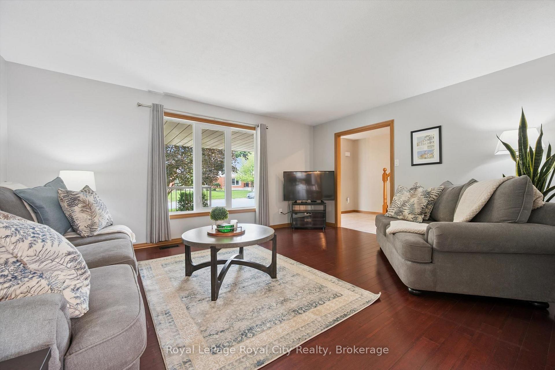 Photo 6 of 24 Greenwich Drive, Guelph, Willow West/Sugarbush/West Acres — HOMEH