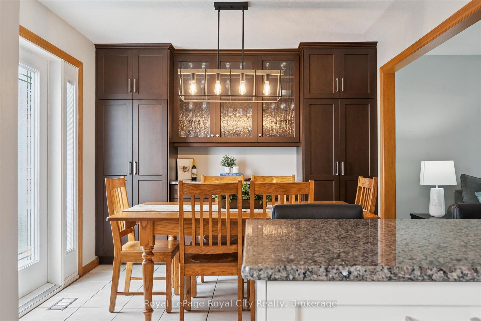 Photo 8 of 24 Greenwich Drive, Guelph, Willow West/Sugarbush/West Acres — HOMEH