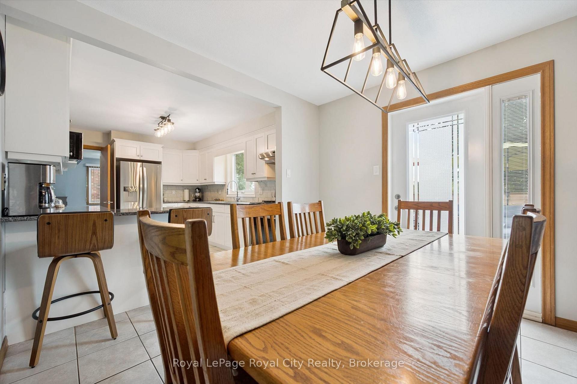 Photo 9 of 24 Greenwich Drive, Guelph, Willow West/Sugarbush/West Acres — HOMEH
