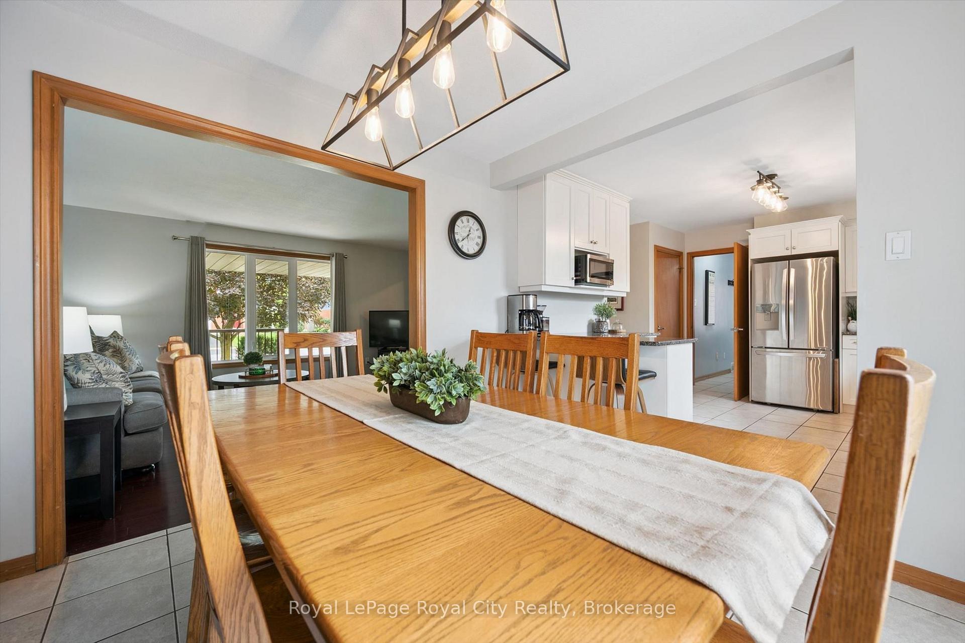 Photo 10 of 24 Greenwich Drive, Guelph, Willow West/Sugarbush/West Acres — HOMEH