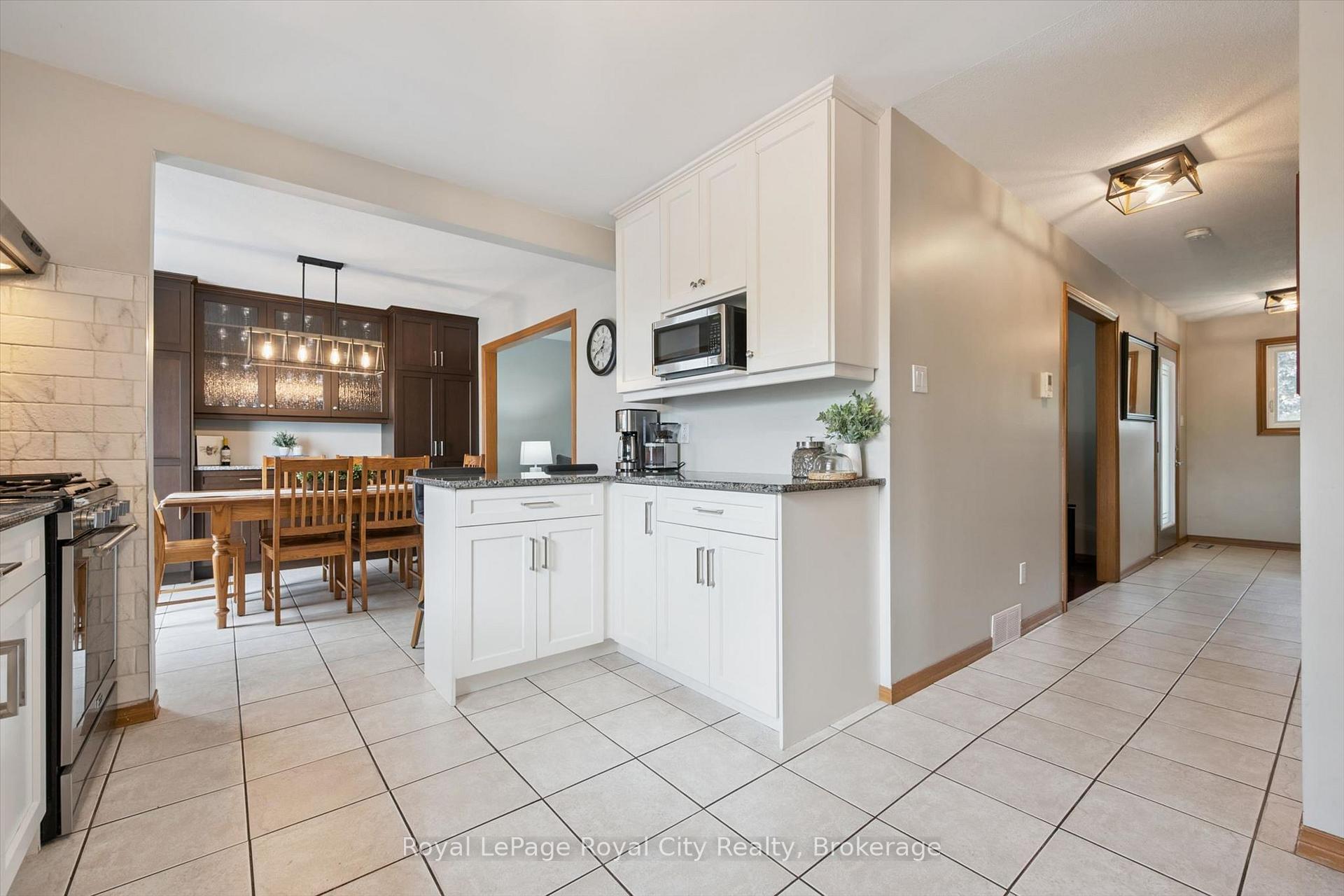 Photo 14 of 24 Greenwich Drive, Guelph, Willow West/Sugarbush/West Acres — HOMEH