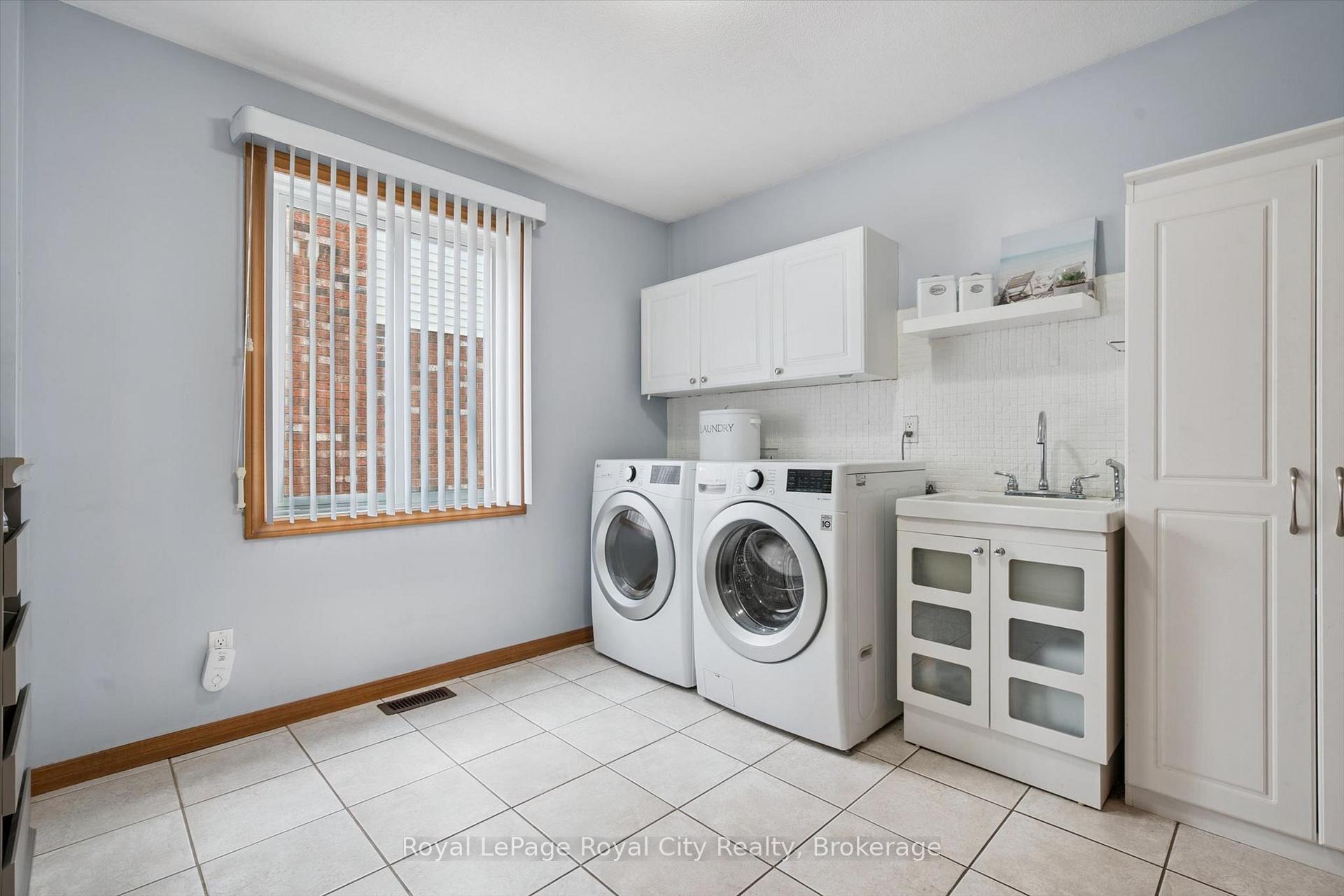 Photo 15 of 24 Greenwich Drive, Guelph, Willow West/Sugarbush/West Acres — HOMEH