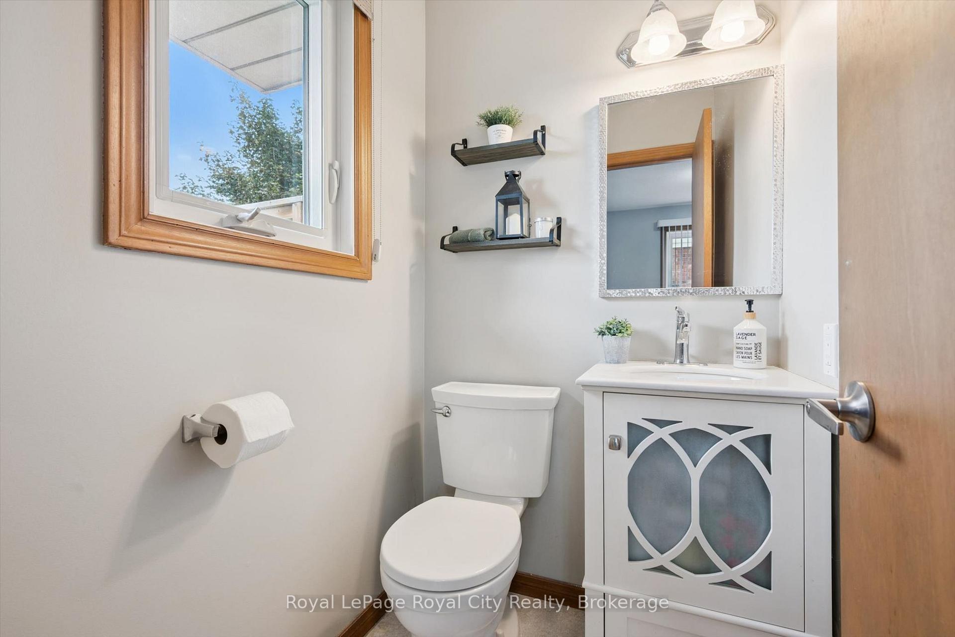 Photo 16 of 24 Greenwich Drive, Guelph, Willow West/Sugarbush/West Acres — HOMEH