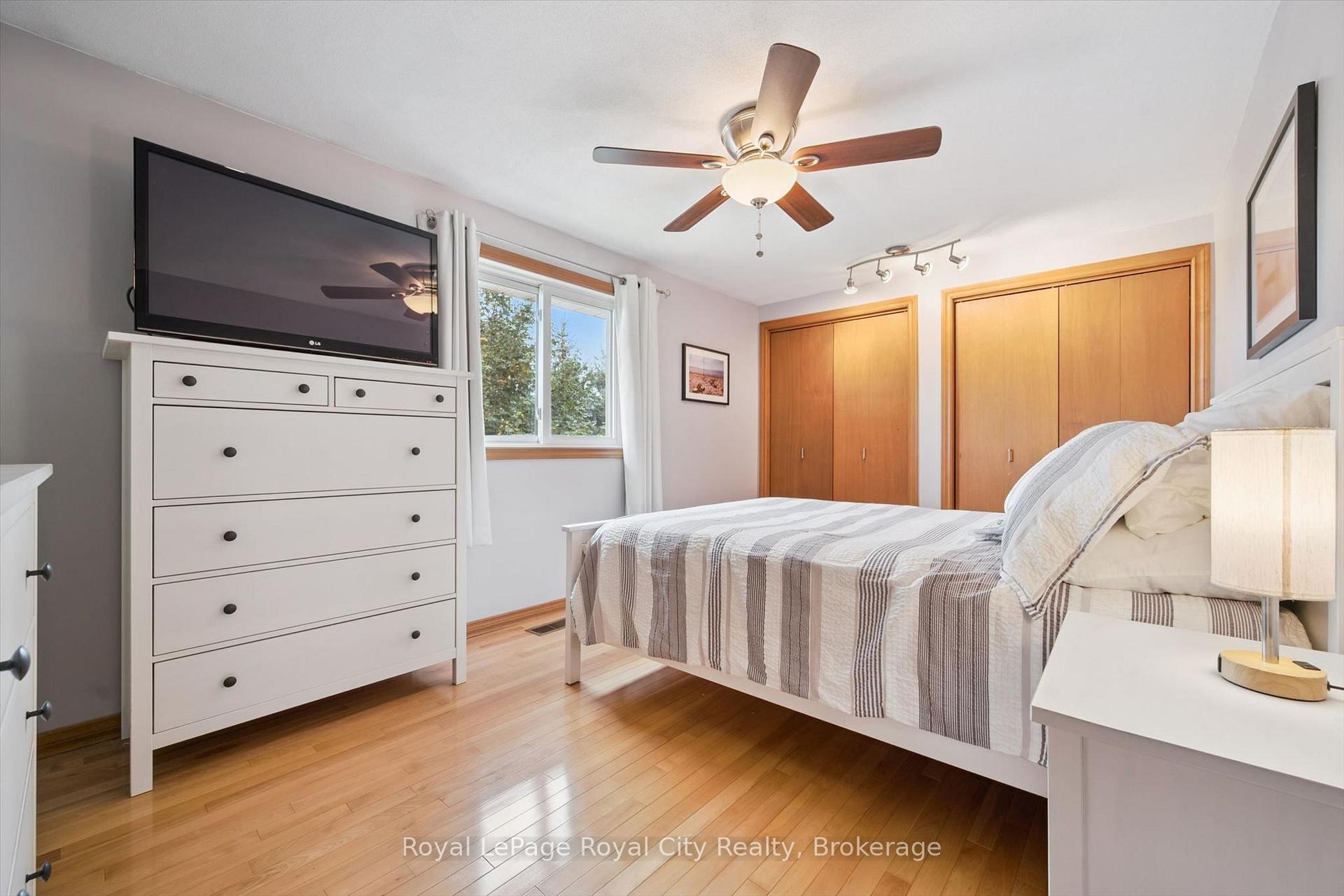 Photo 17 of 24 Greenwich Drive, Guelph, Willow West/Sugarbush/West Acres — HOMEH