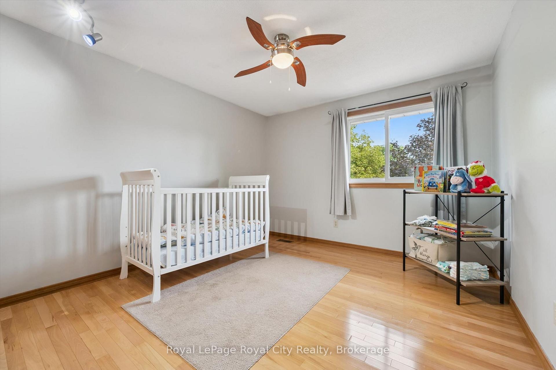Photo 21 of 24 Greenwich Drive, Guelph, Willow West/Sugarbush/West Acres — HOMEH