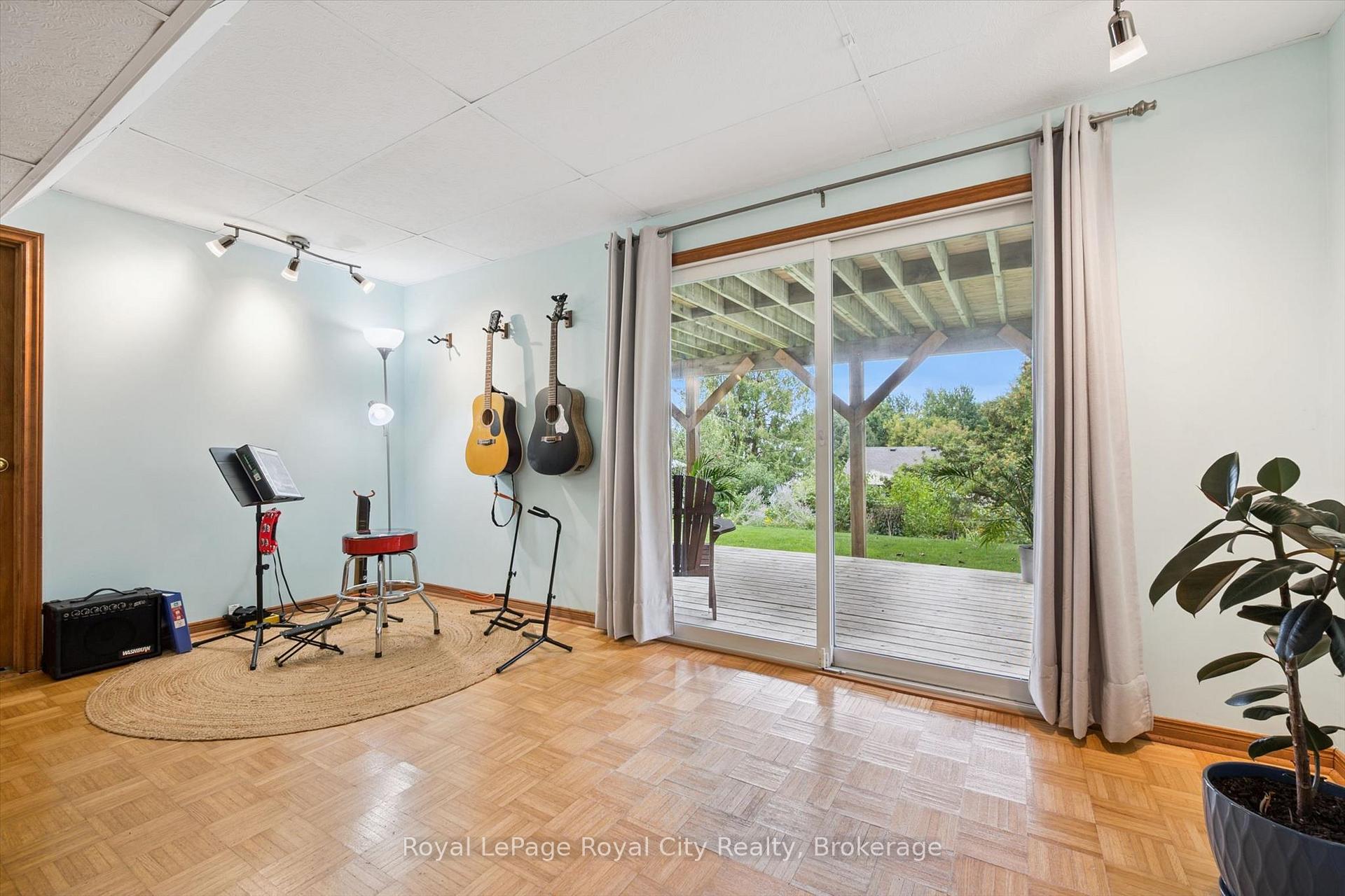 Photo 25 of 24 Greenwich Drive, Guelph, Willow West/Sugarbush/West Acres — HOMEH