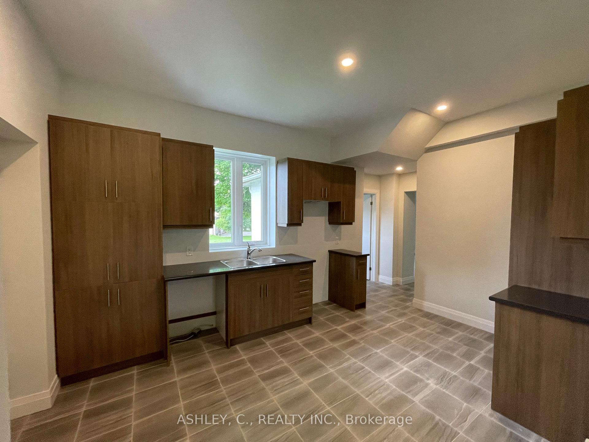 Photo 2 of Unit Unit 2, 11820 10 Side Road, Halton Hills, Rural Halton Hills — HOMEH