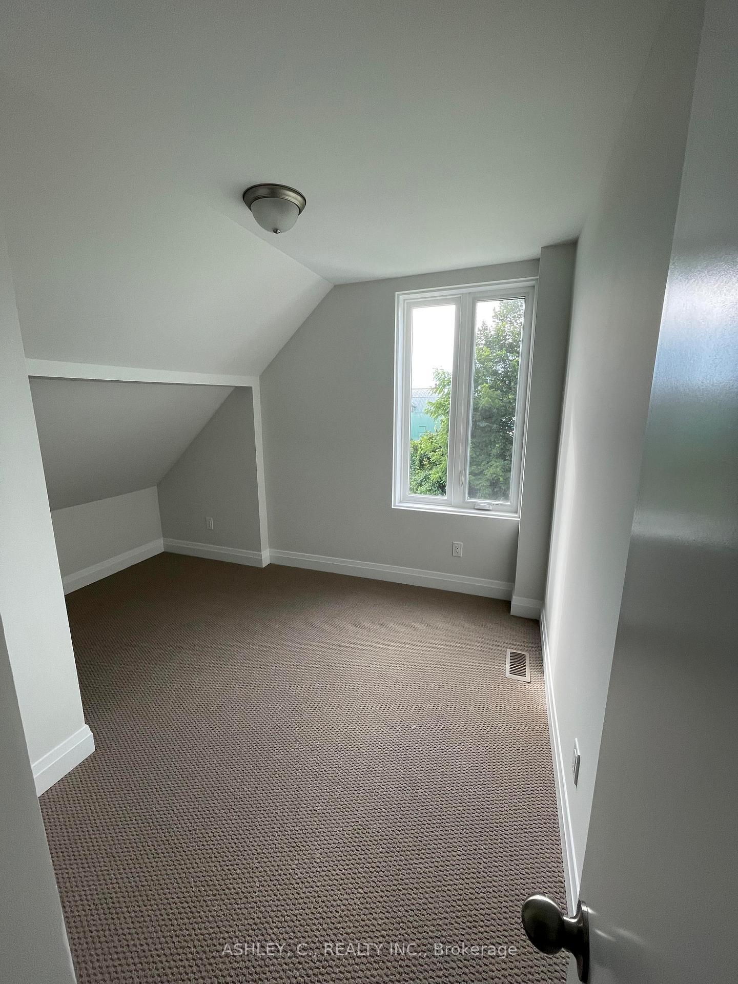 Photo 7 of Unit Unit 2, 11820 10 Side Road, Halton Hills, Rural Halton Hills — HOMEH