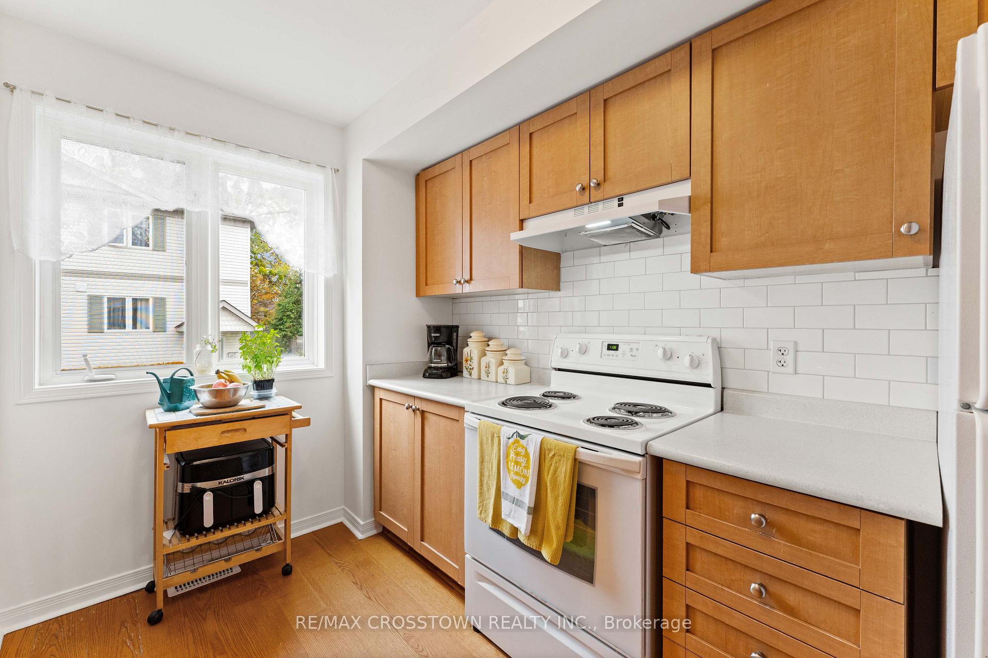 Photo 11 of Unit B1, 6-440 Yonge Street, Barrie, Painswick North — HOMEH