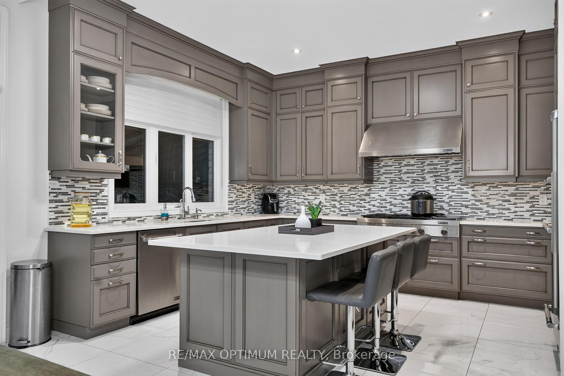 Photo 12 of 49 Elbern Markell Drive, Brampton, Credit Valley — HOMEH