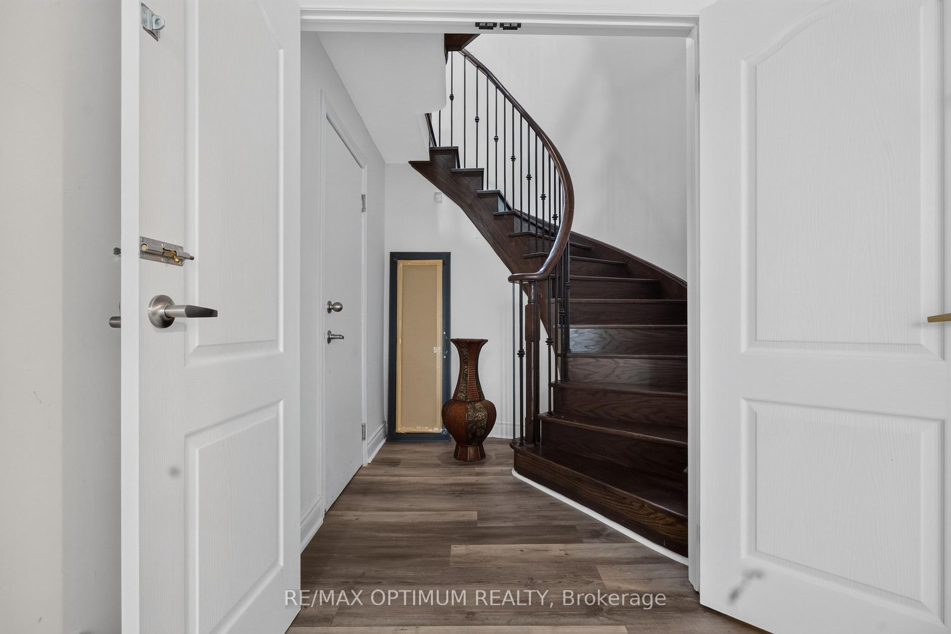 Photo 40 of 49 Elbern Markell Drive, Brampton, Credit Valley — HOMEH
