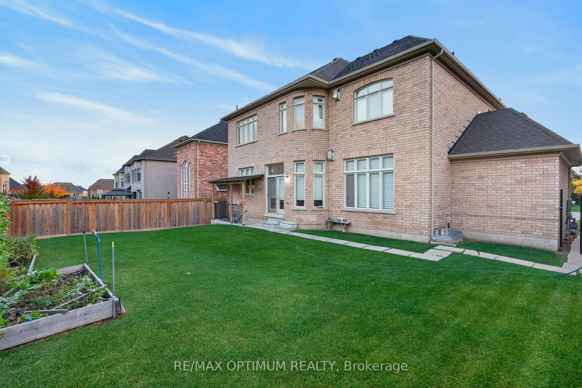 Photo 46 of 49 Elbern Markell Drive, Brampton, Credit Valley — HOMEH