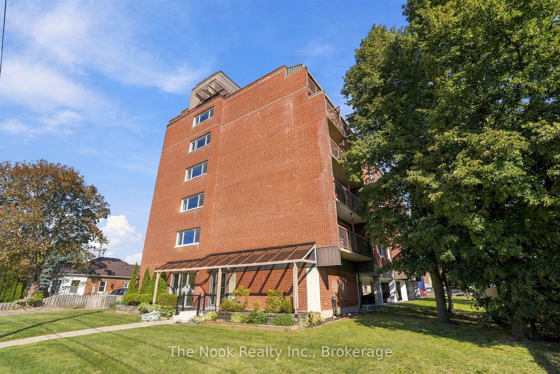 Photo 3 of Unit 507, 144 Queen Street, Clarington, Bowmanville — HOMEH