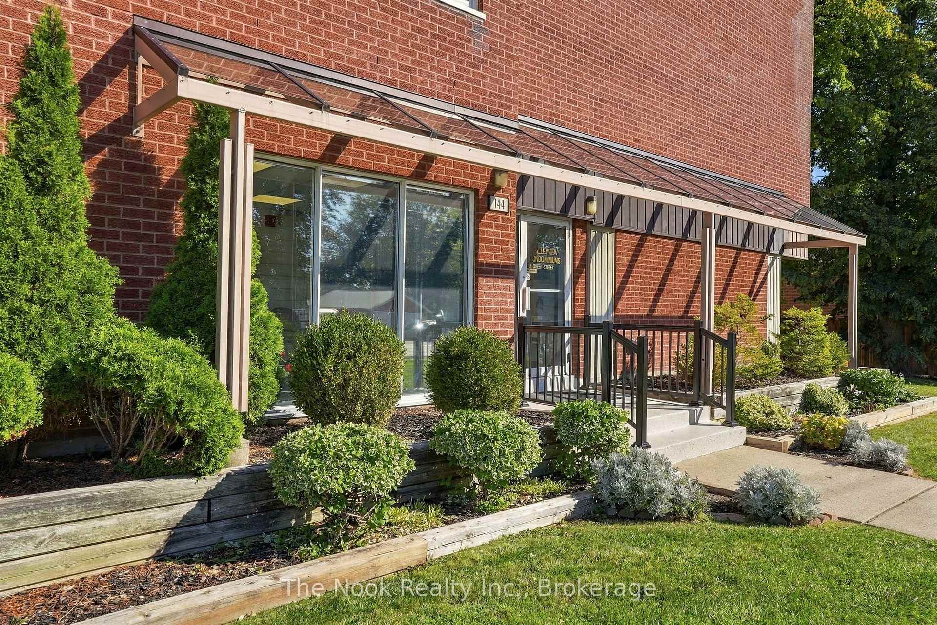 Photo 4 of Unit 507, 144 Queen Street, Clarington, Bowmanville — HOMEH