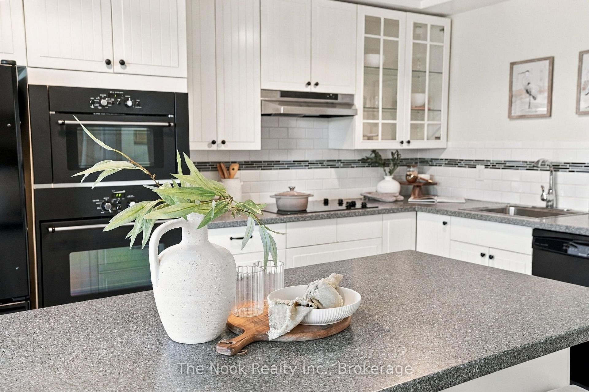 Photo 9 of Unit 507, 144 Queen Street, Clarington, Bowmanville — HOMEH
