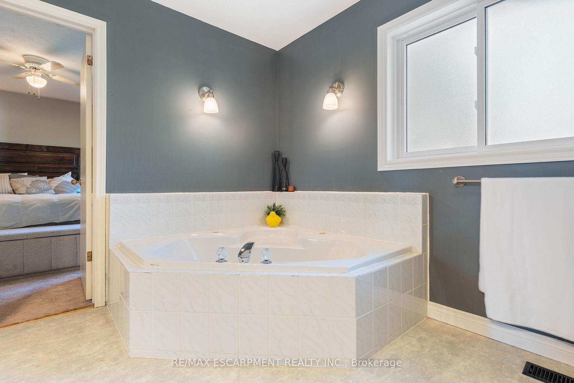Photo 23 of 29 Leslie Avenue, Norfolk, Port Dover — HOMEH