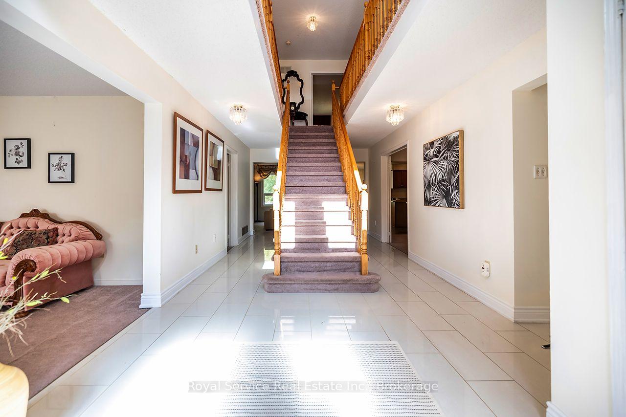 Photo 4 of 516 Palmtree Crescent, Oshawa, Eastdale — HOMEH
