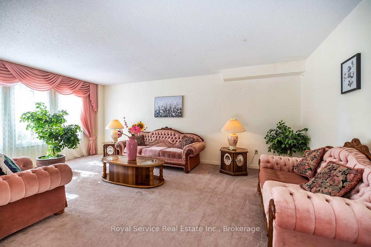 Photo 5 of 516 Palmtree Crescent, Oshawa, Eastdale — HOMEH