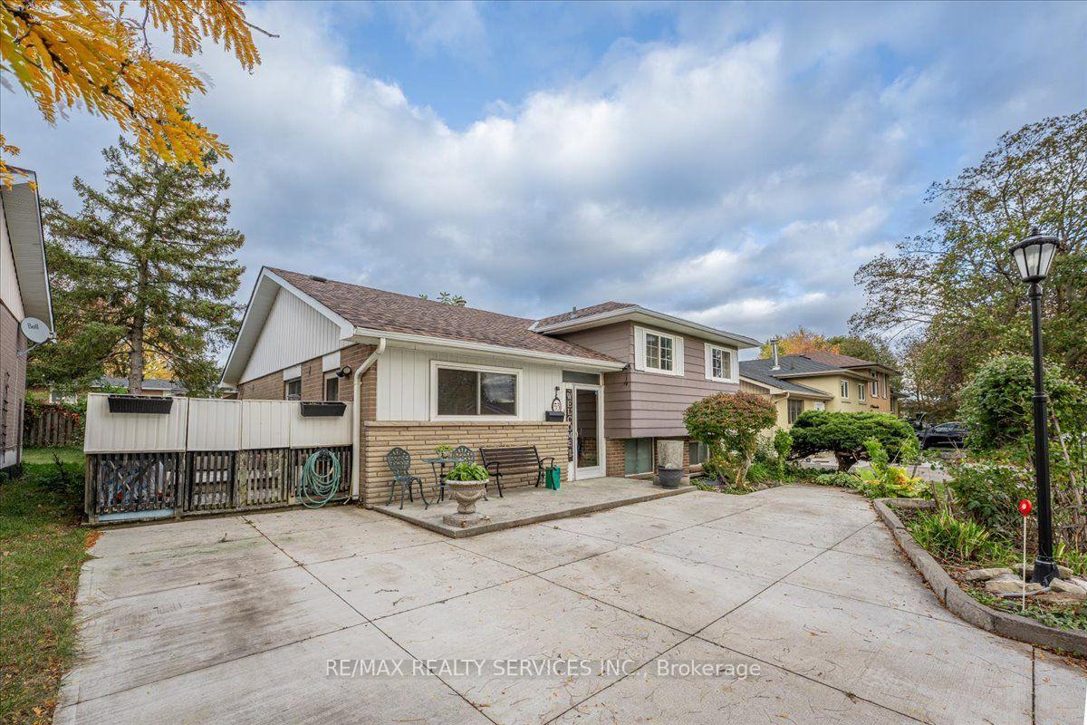 Photo 4 of 53 Windermere Court, Brampton, Northwood Park — HOMEH