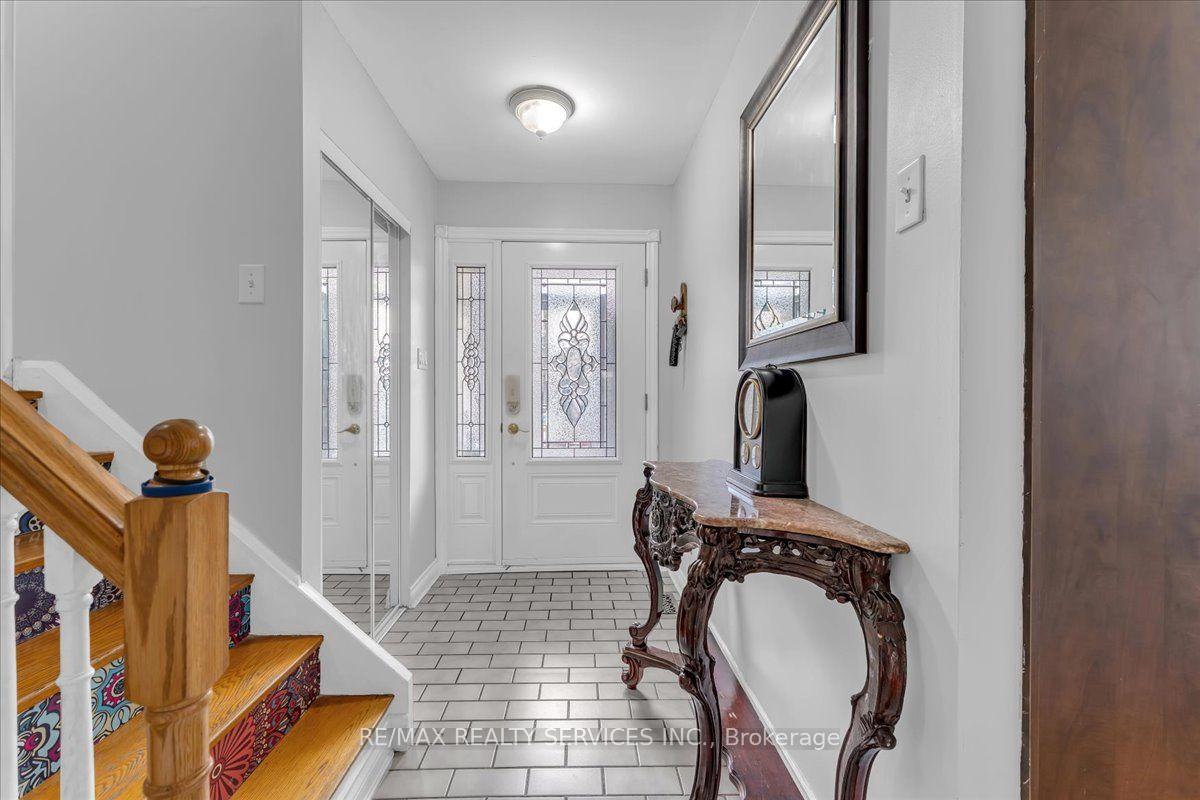 Photo 7 of 53 Windermere Court, Brampton, Northwood Park — HOMEH