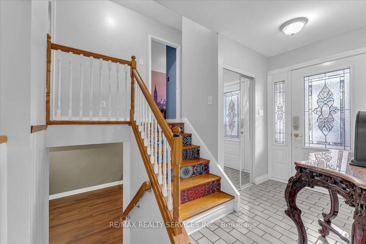 Photo 9 of 53 Windermere Court, Brampton, Northwood Park — HOMEH