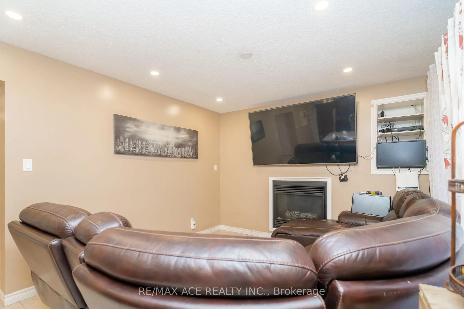 Photo 18 of 38 Pottery Crescent, Brampton, Northgate — HOMEH