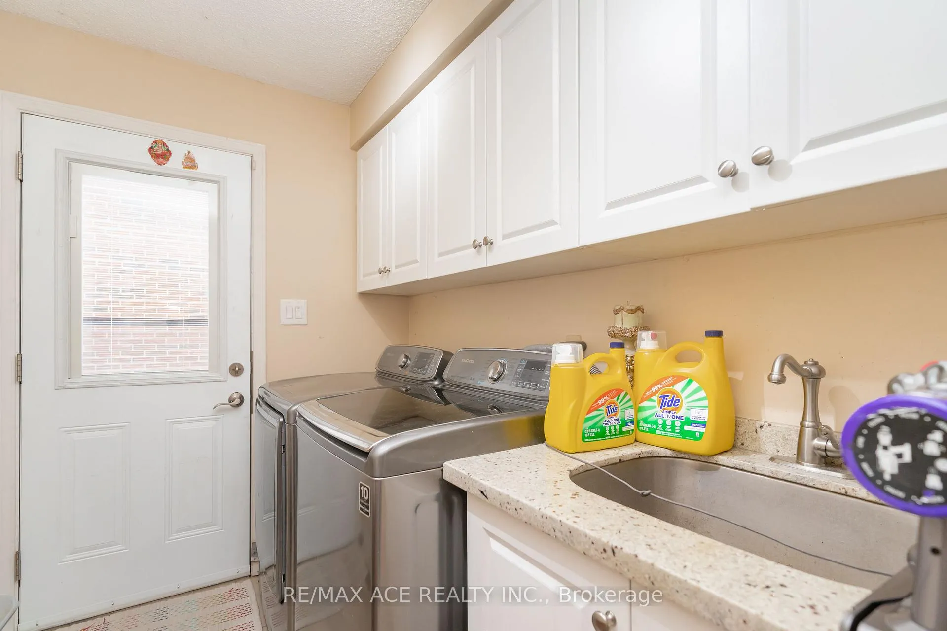 Photo 20 of 38 Pottery Crescent, Brampton, Northgate — HOMEH