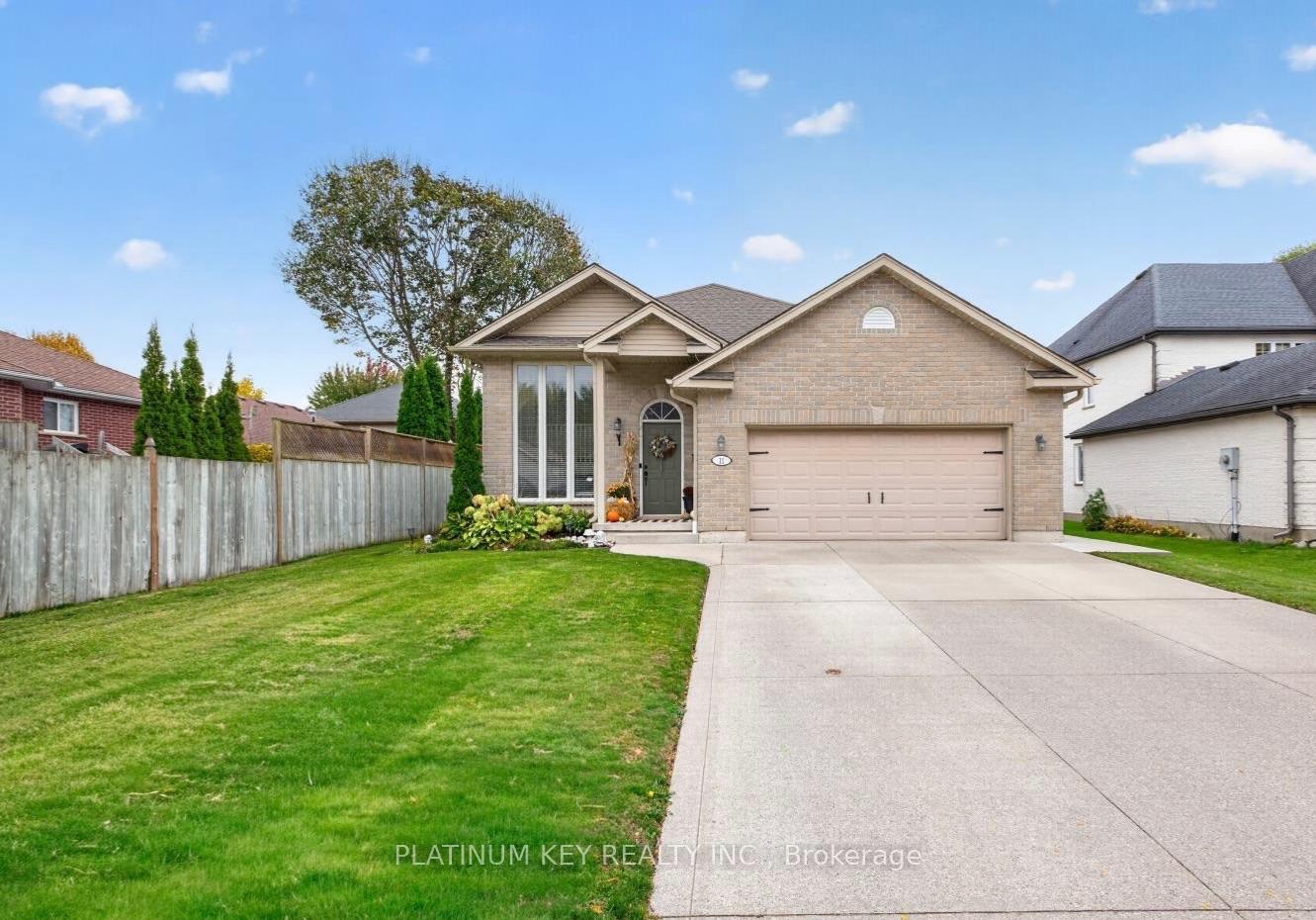Photo 2 of 11 Allison Court, Strathroy-Caradoc, NE — HOMEH