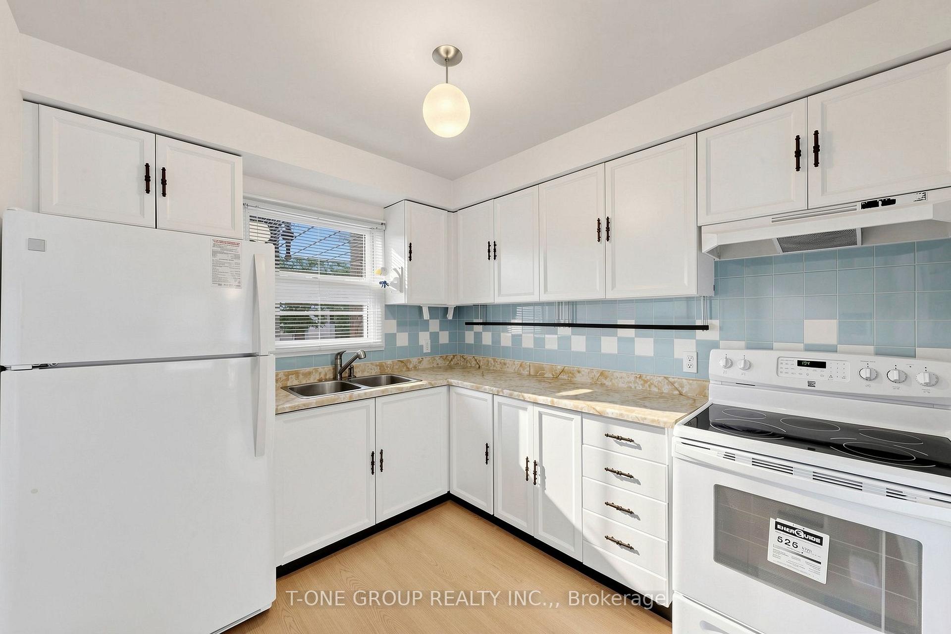 Photo 7 of 21 Madsen Crescent, Markham, Markville — HOMEH