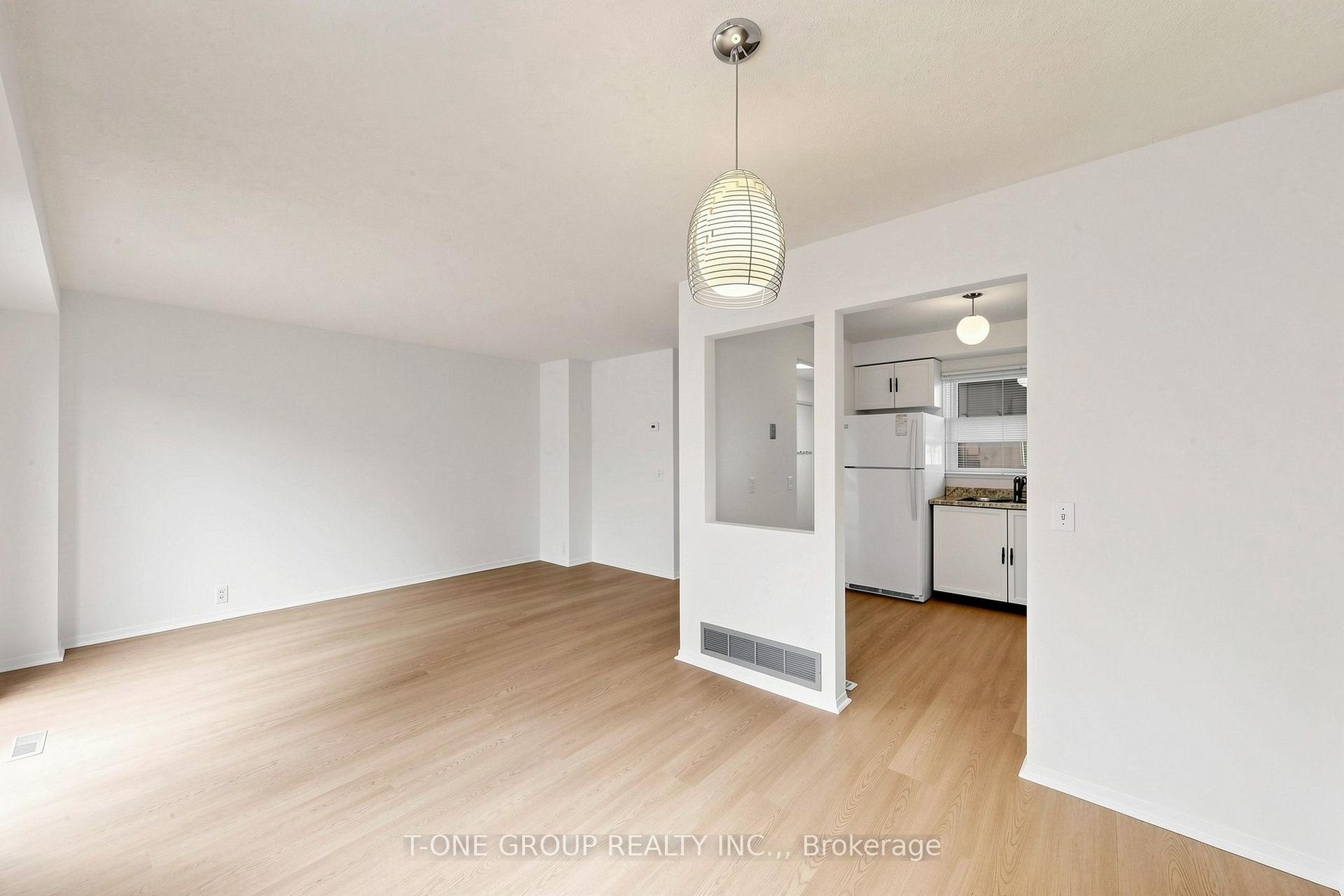 Photo 8 of 21 Madsen Crescent, Markham, Markville — HOMEH