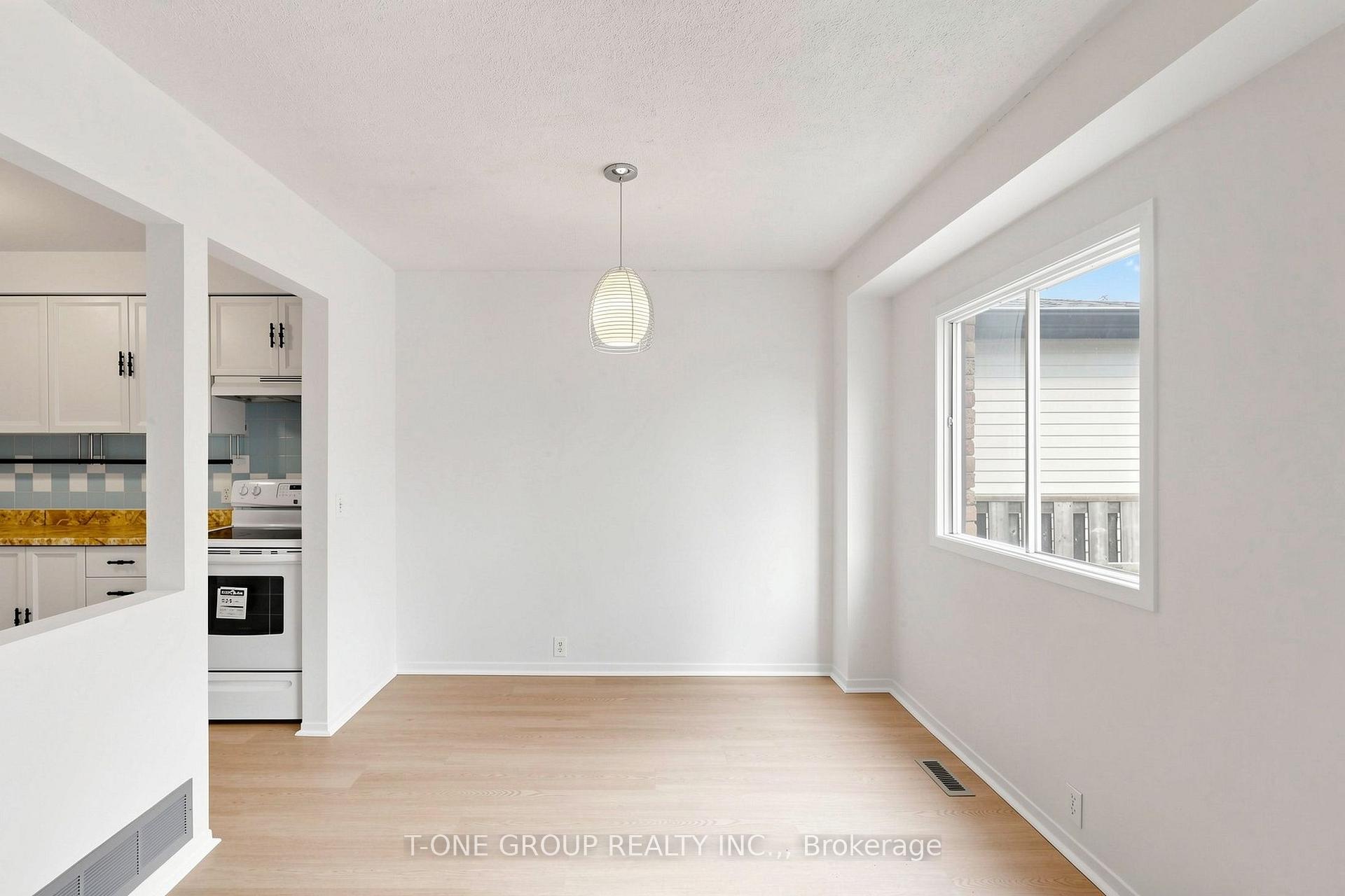 Photo 9 of 21 Madsen Crescent, Markham, Markville — HOMEH