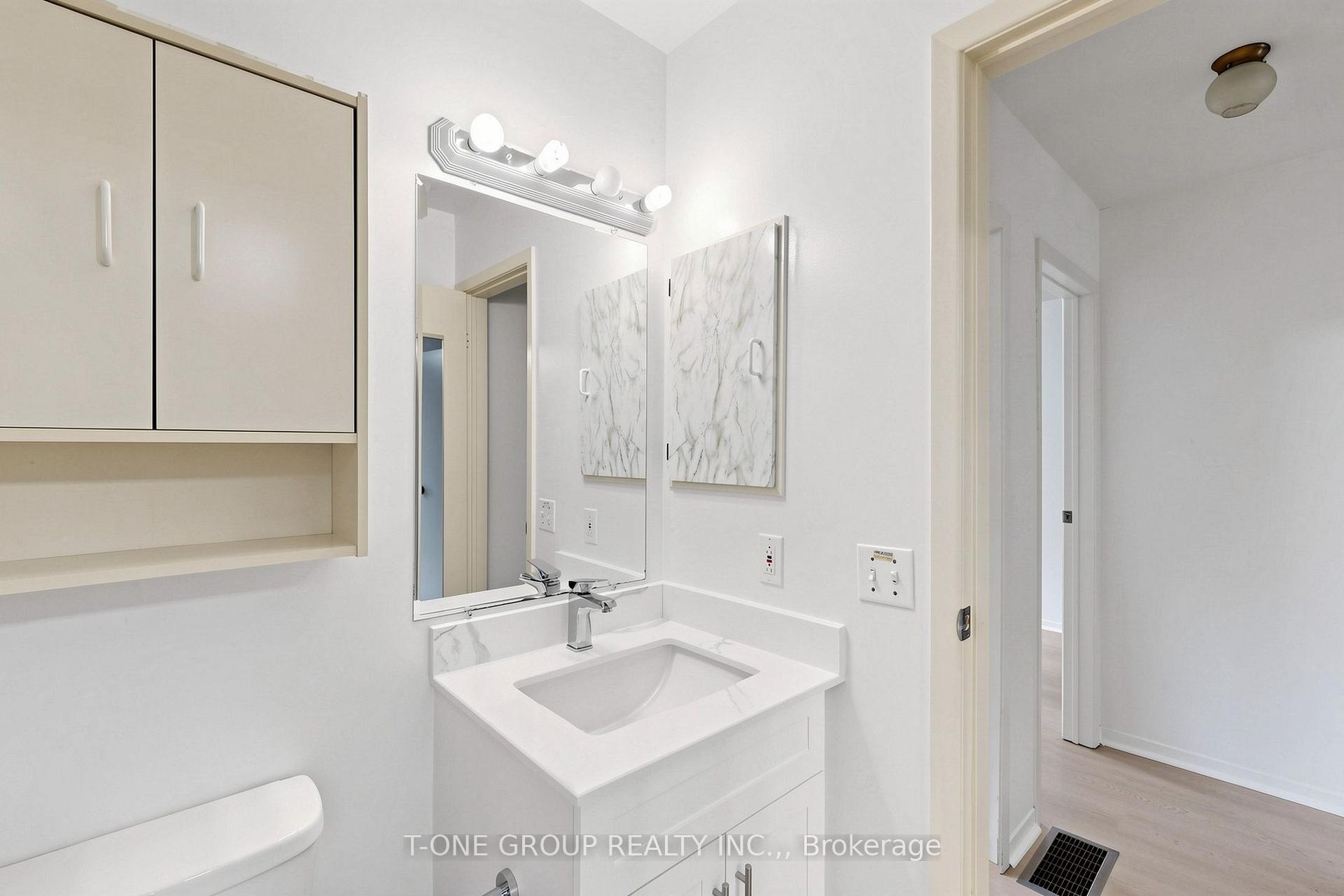 Photo 12 of 21 Madsen Crescent, Markham, Markville — HOMEH