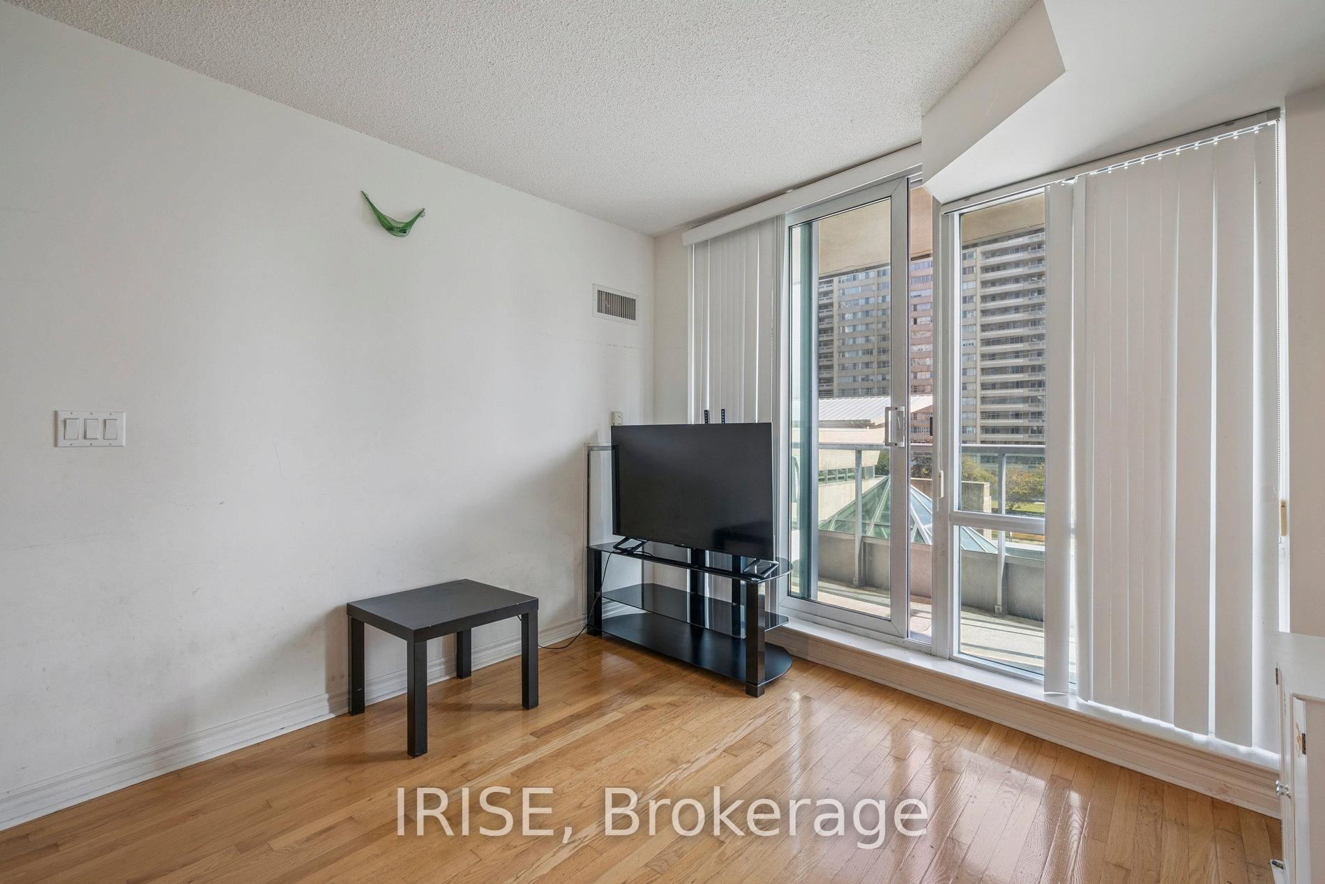 Photo 5 of Unit 411, 33 Elm Drive, Mississauga, City Centre — HOMEH