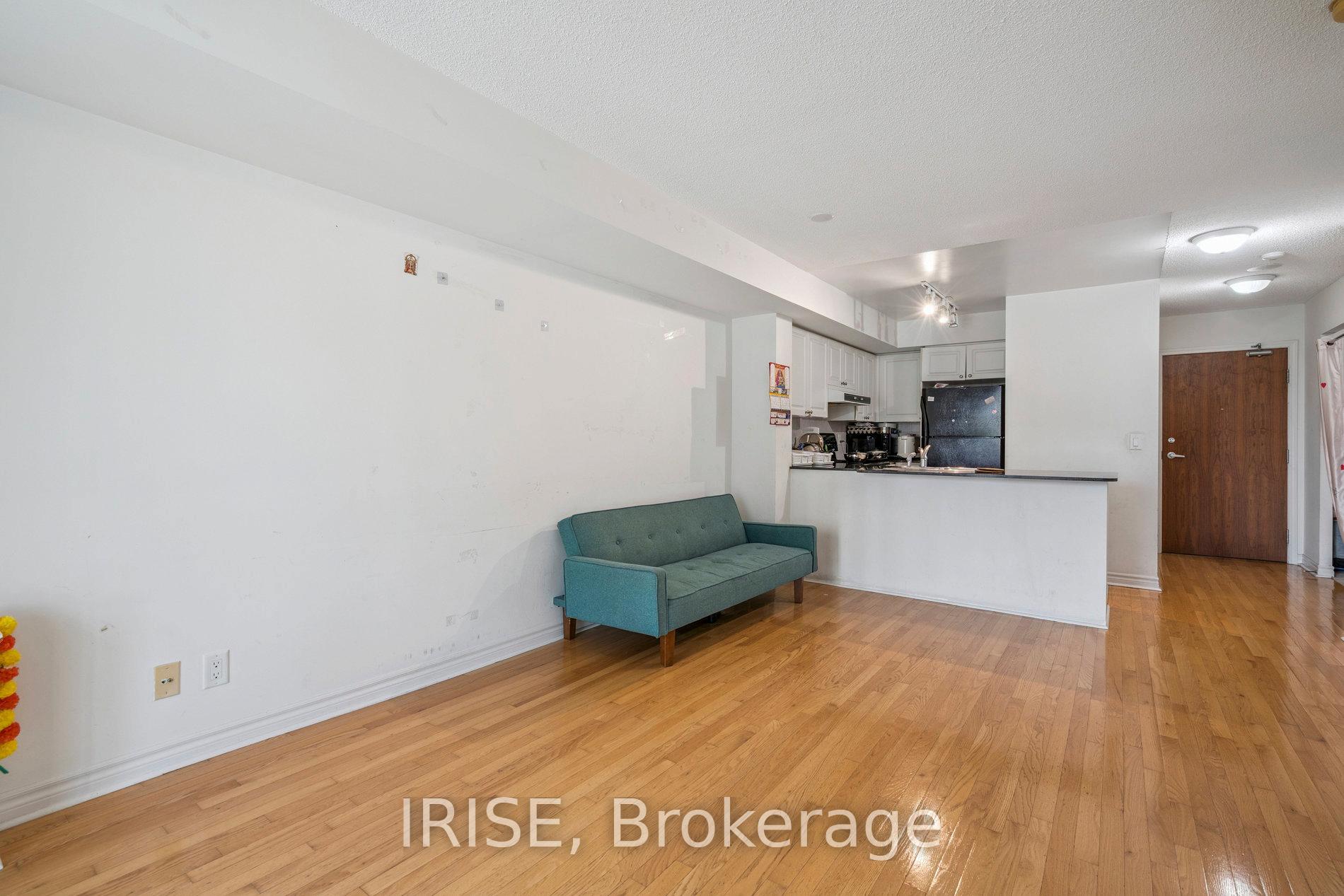 Photo 6 of Unit 411, 33 Elm Drive, Mississauga, City Centre — HOMEH