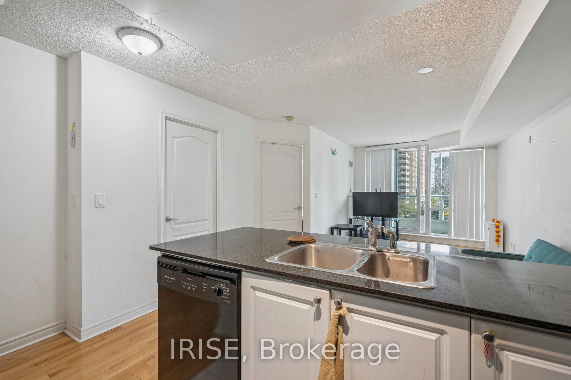 Photo 10 of Unit 411, 33 Elm Drive, Mississauga, City Centre — HOMEH