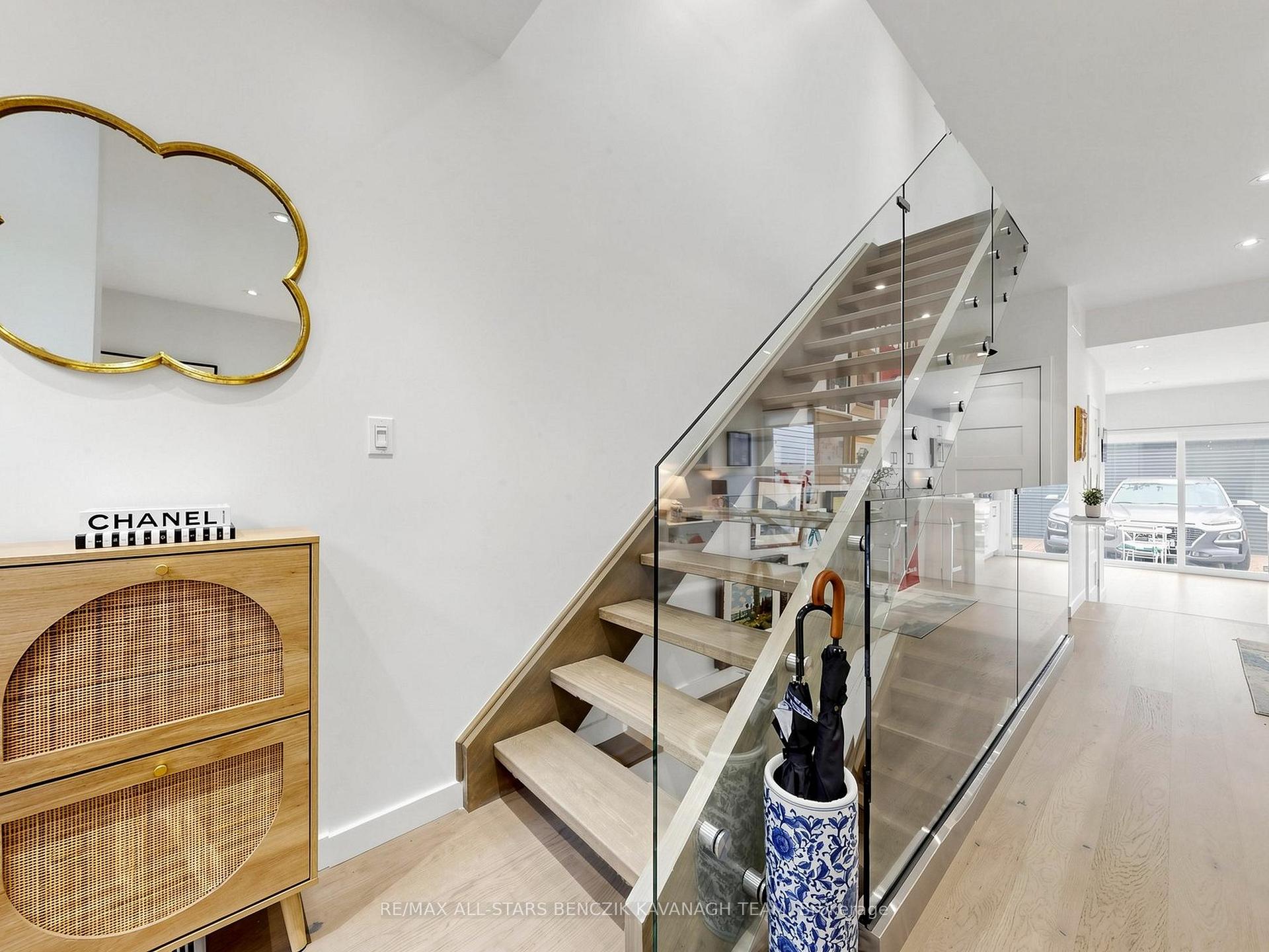 Photo 2 of 209 Marlborough Place, Toronto, The Annex — HOMEH