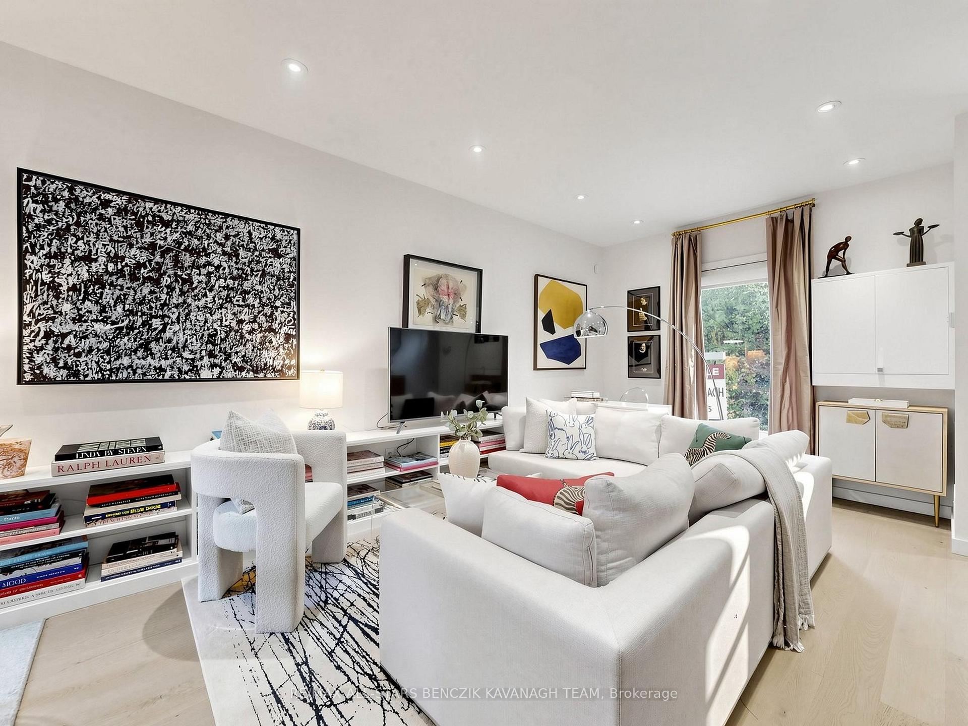 Photo 3 of 209 Marlborough Place, Toronto, The Annex — HOMEH