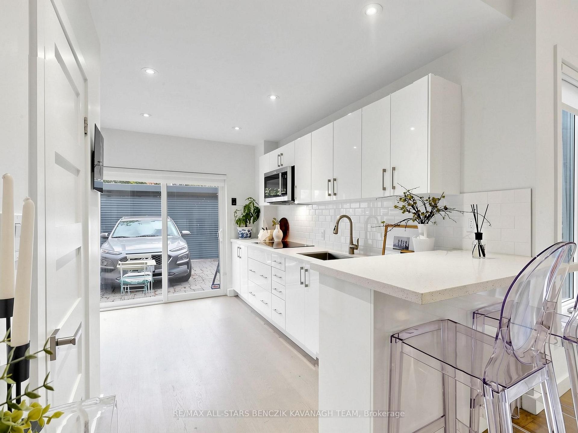 Photo 6 of 209 Marlborough Place, Toronto, The Annex — HOMEH