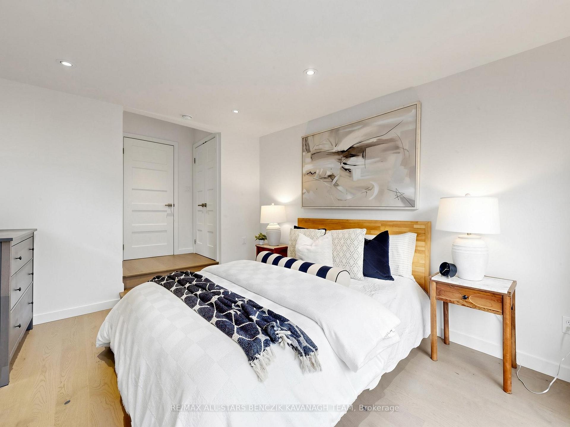 Photo 11 of 209 Marlborough Place, Toronto, The Annex — HOMEH