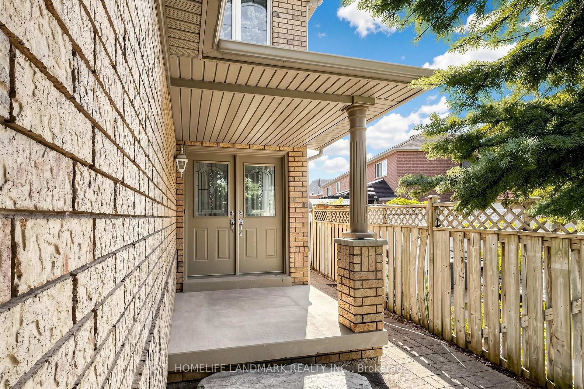 Photo 2 of 183 Freemont Street, Vaughan, Patterson — HOMEH