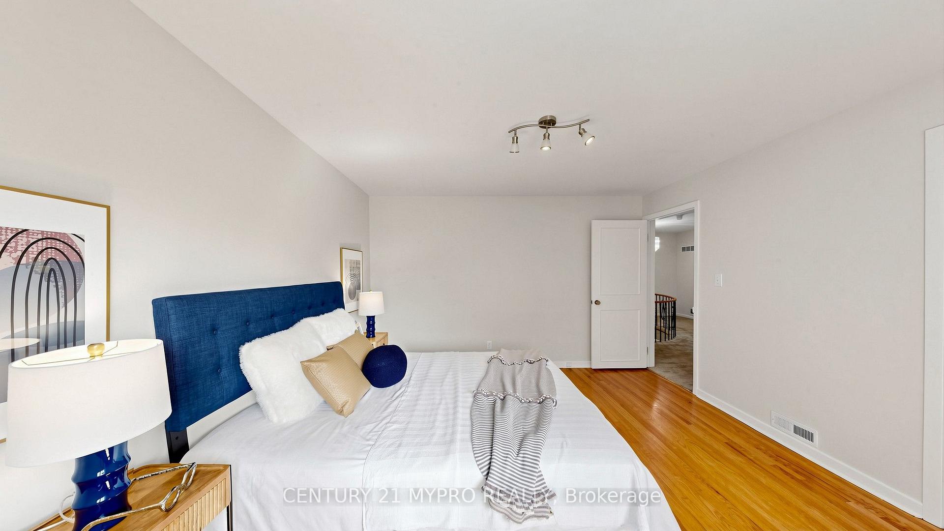 Photo 20 of 23 Forest Park Crescent, Markham, Royal Orchard — HOMEH