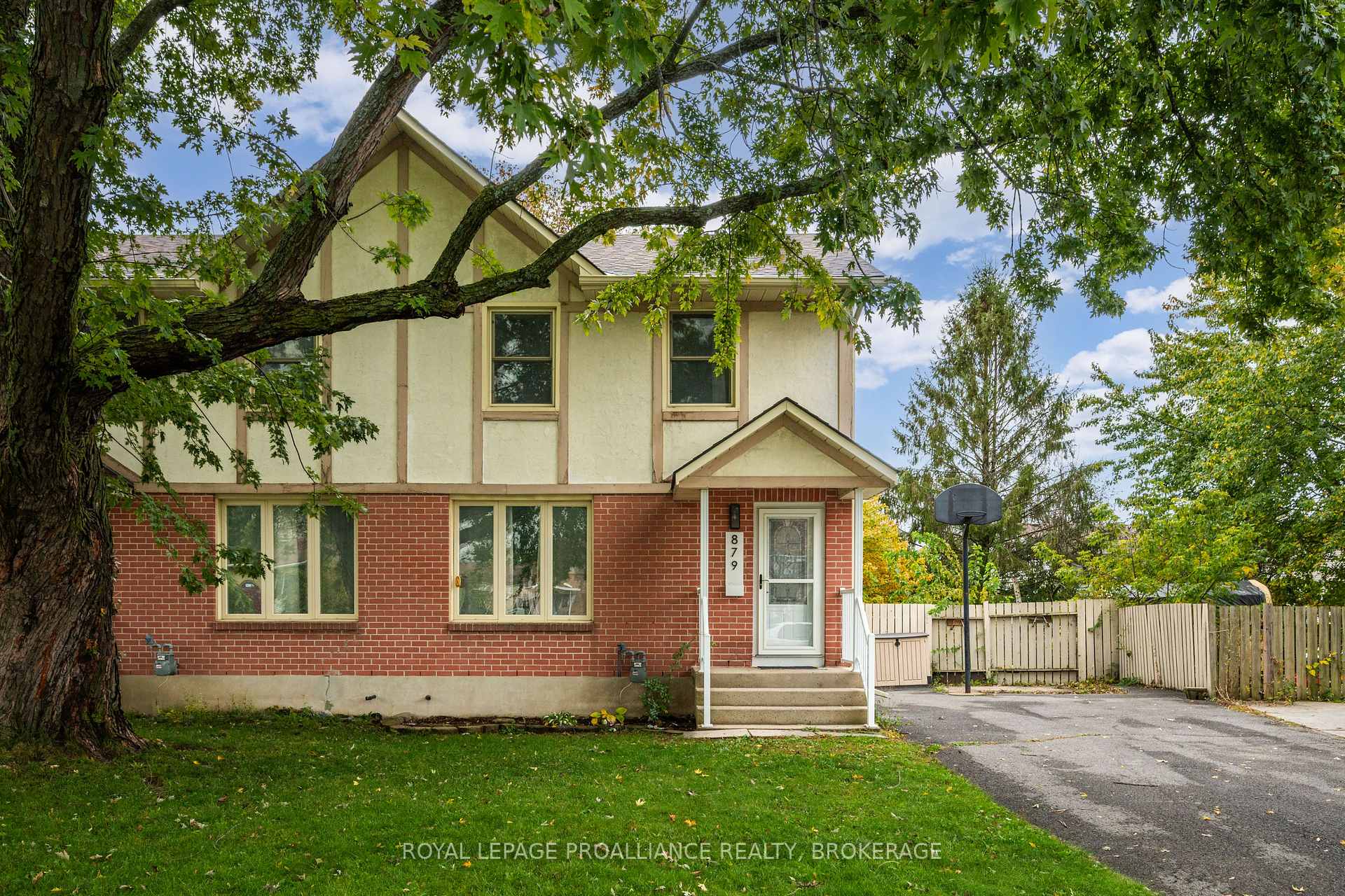 Photo 2 of 879 Beaconhill Court, Kingston, North of Taylor-Kidd Blvd — HOMEH