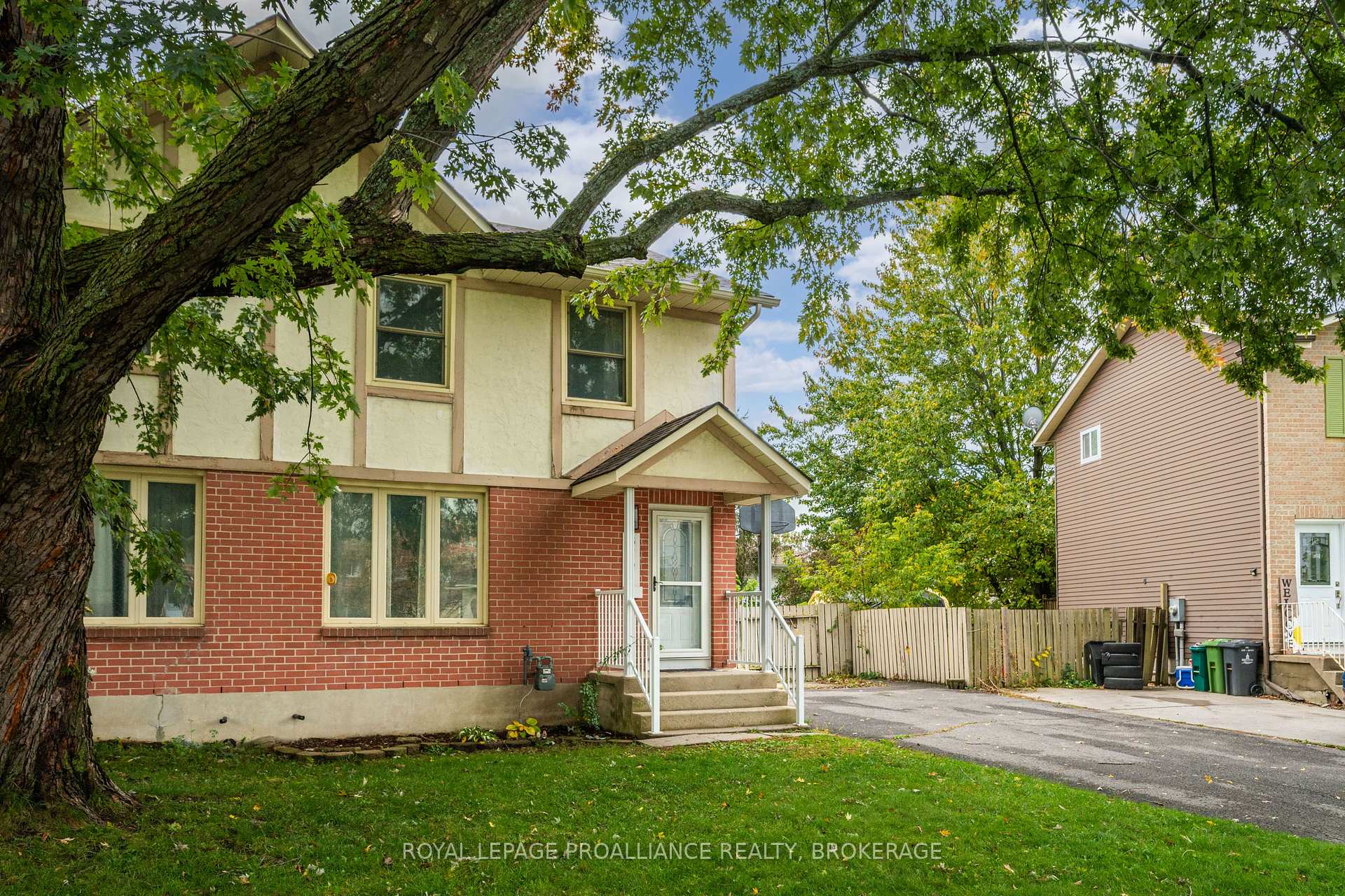 Photo 3 of 879 Beaconhill Court, Kingston, North of Taylor-Kidd Blvd — HOMEH