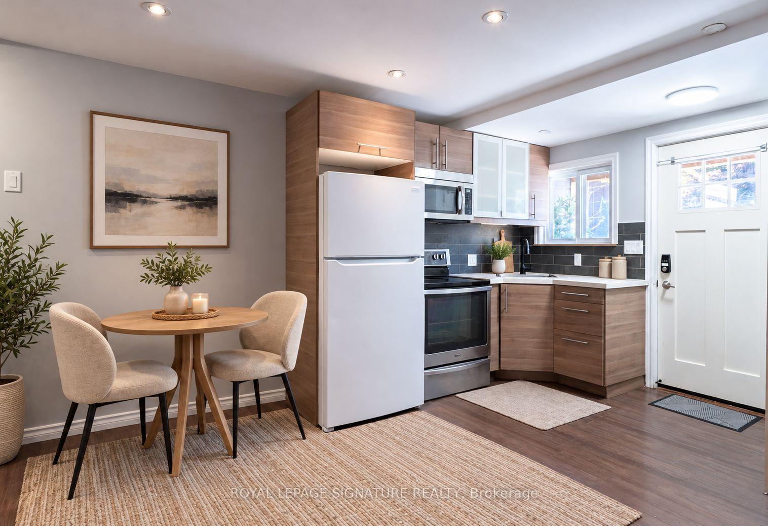 Photo of Unit LOWER, 659 Woodbine Avenue