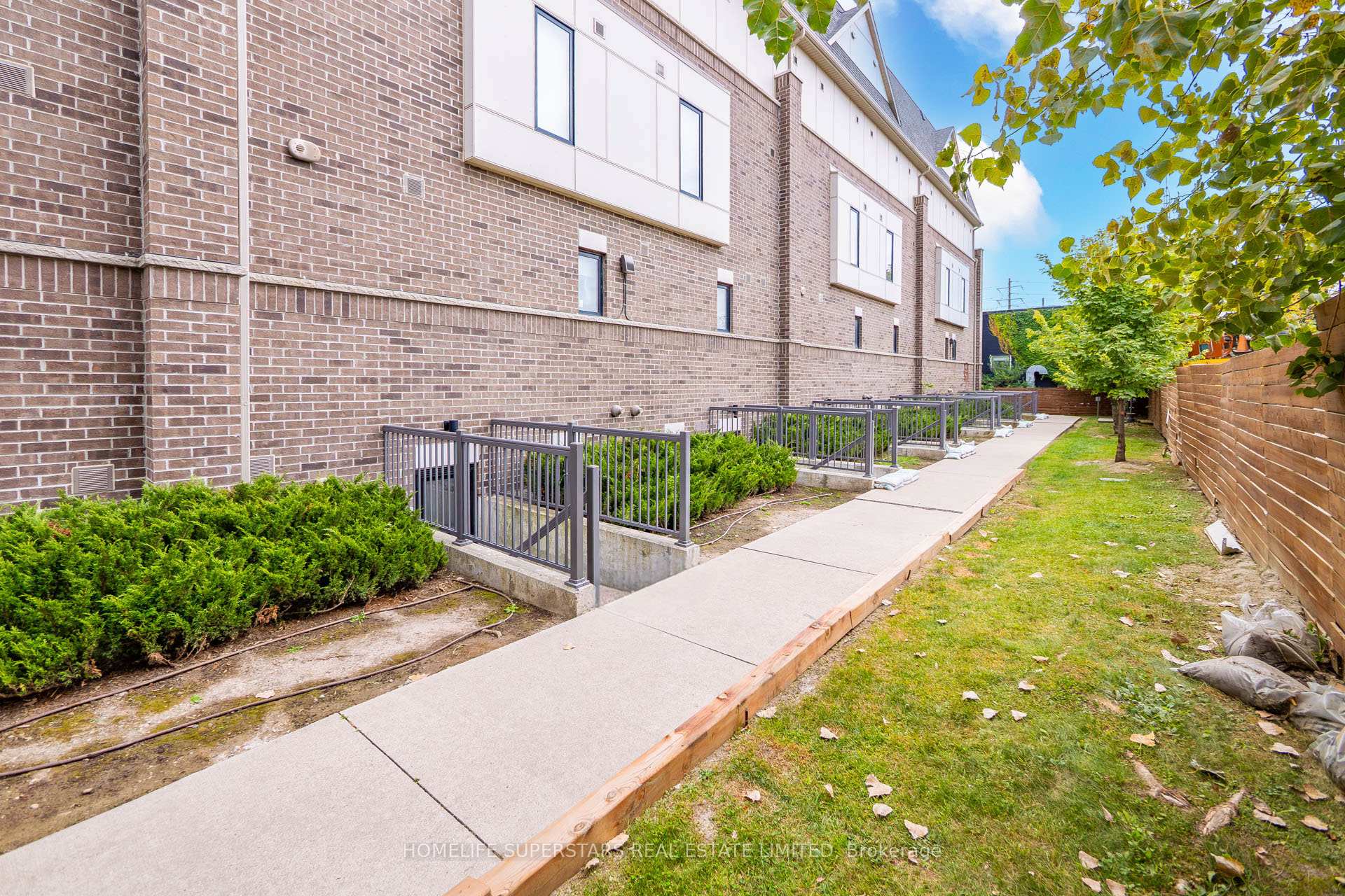 Photo 27 of Unit 413, 8 Drummond Street, Etobicoke, Mimico — HOMEH
