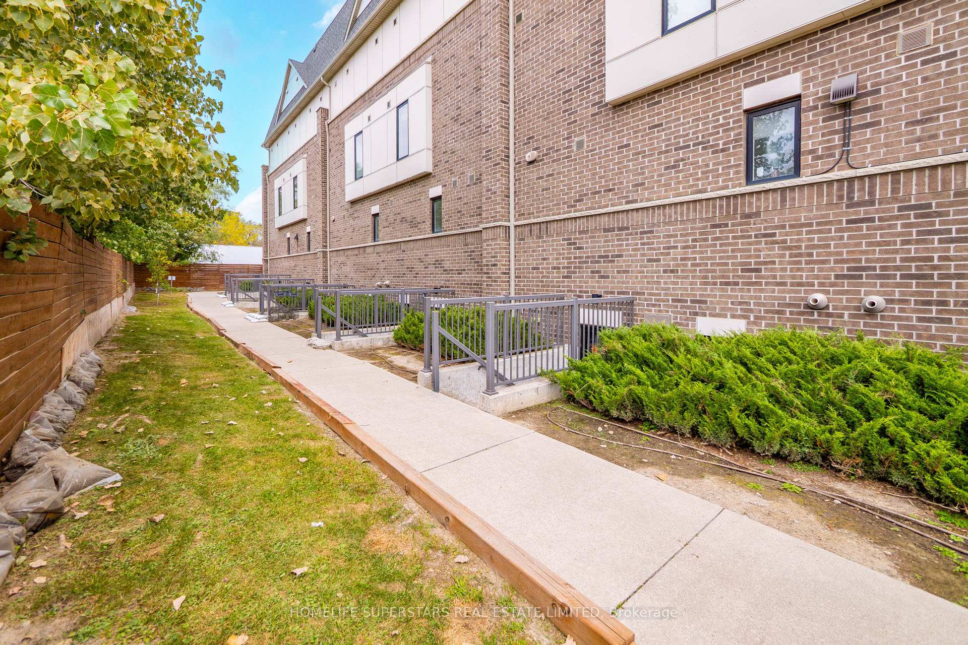 Photo 28 of Unit 413, 8 Drummond Street, Etobicoke, Mimico — HOMEH