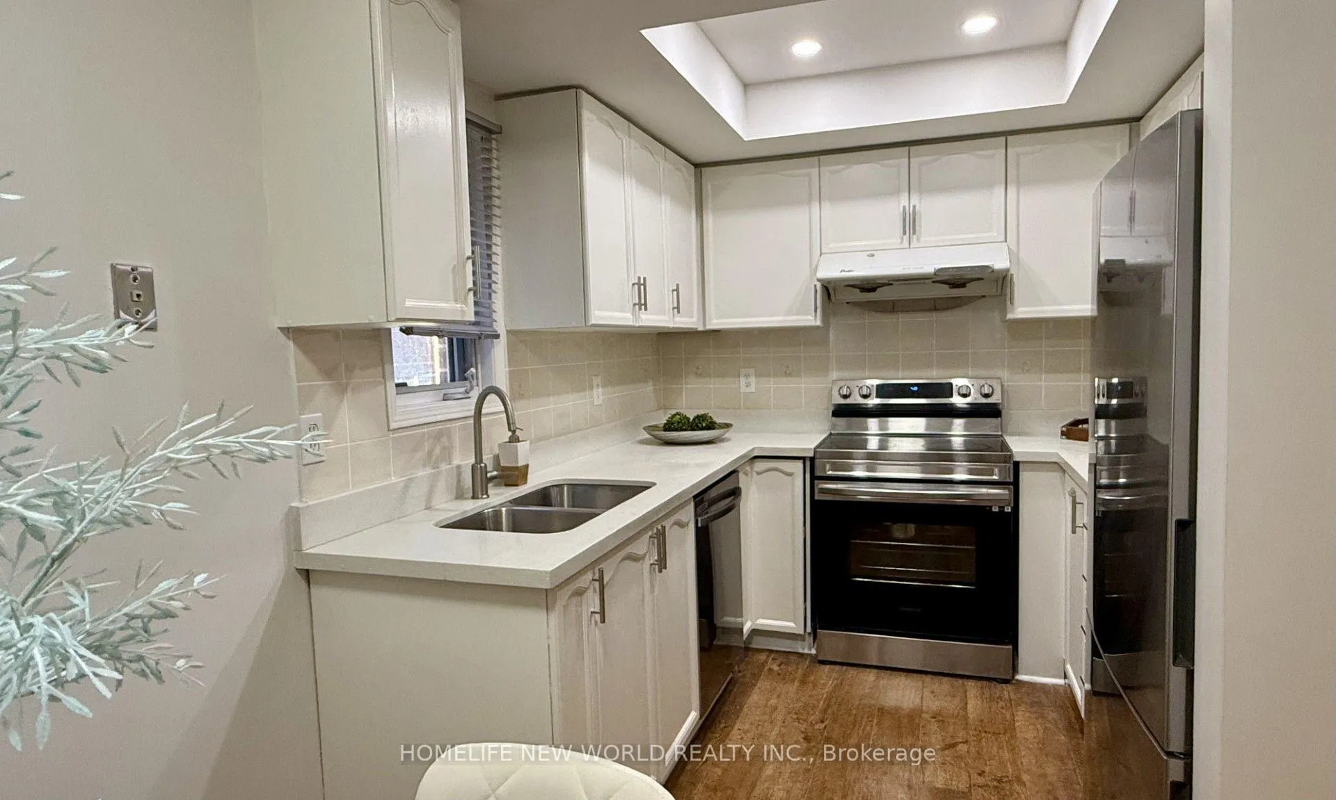Photo 8 of 5666 Cortina Crescent, Mississauga, Hurontario — HOMEH