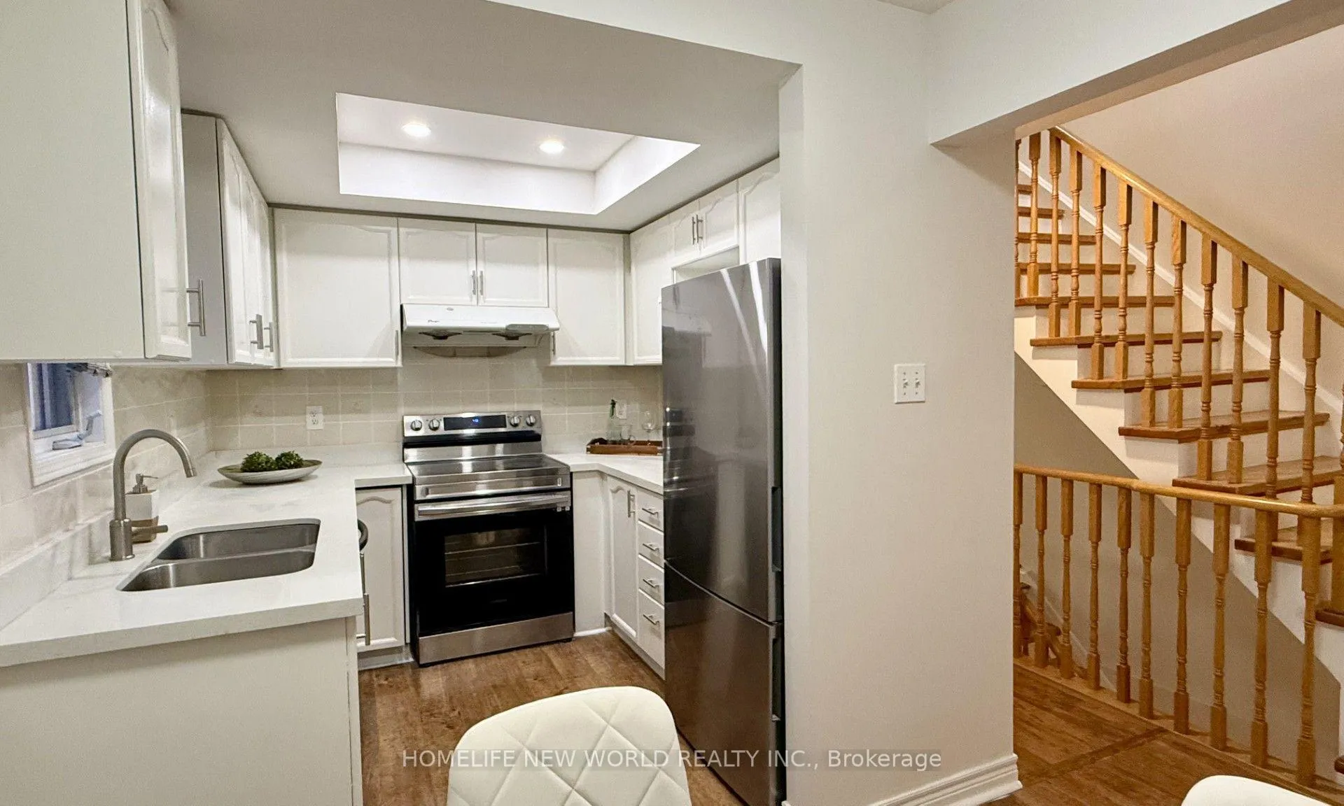 Photo 9 of 5666 Cortina Crescent, Mississauga, Hurontario — HOMEH