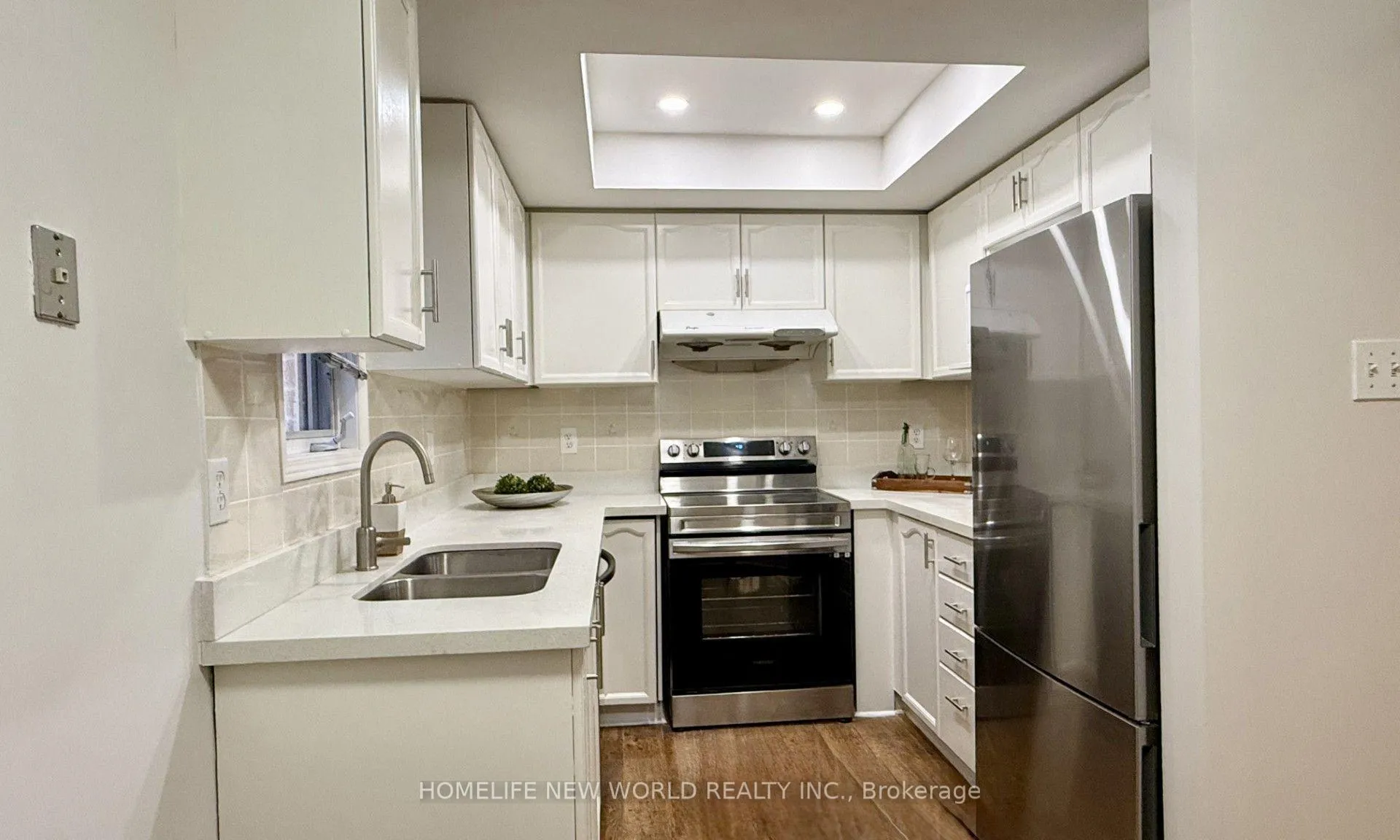 Photo 10 of 5666 Cortina Crescent, Mississauga, Hurontario — HOMEH